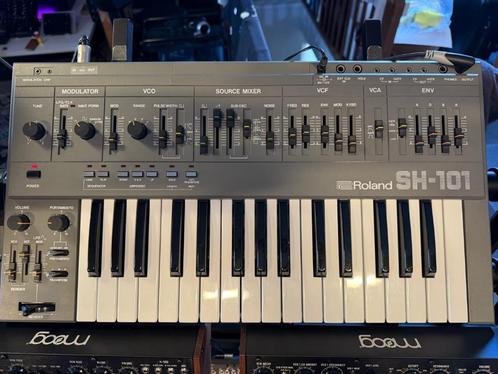 Roland SH-101 + Tubbutec + Controller, Muziek en Instrumenten, Synthesizers, Gebruikt, 49 toetsen, Roland, Met midi-aansluiting