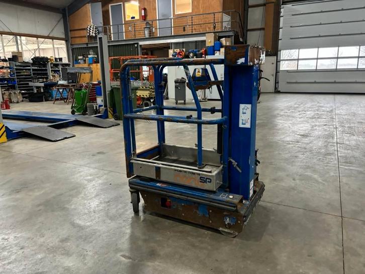 POWER tower nano sp masthoogwerker 4,5 meter (bj 2014), Zakelijke goederen, Machines en Bouw | Liften, Steigers en Ladders