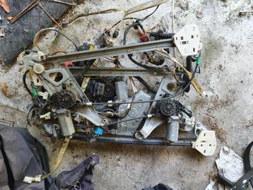 4 elektrische raammechnismes espace 3 met bekabeling beschikbaar voor biedingen