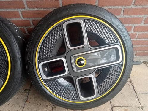 Mooie 17 inch mini velgen f55 F56 F57 5x112 inc zomerbanden, Auto-onderdelen, Banden en Velgen, Zomerbanden, 17 inch, 205 mm, Ophalen