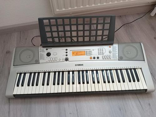 Yamaha psr 313., Muziek en Instrumenten, Keyboards, Zo goed als nieuw, 61 toetsen, Yamaha, Met standaard, Ophalen