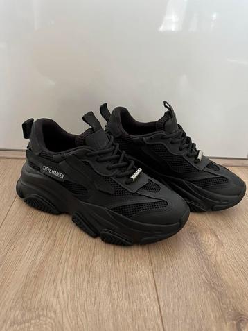 Zwarte POSSESSION-E sneakers van het merk Steve Madden. beschikbaar voor biedingen