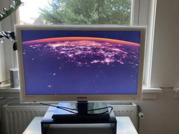 Samsung 32 inch Full-HD TV met stijlvolle witte omlijsting beschikbaar voor biedingen