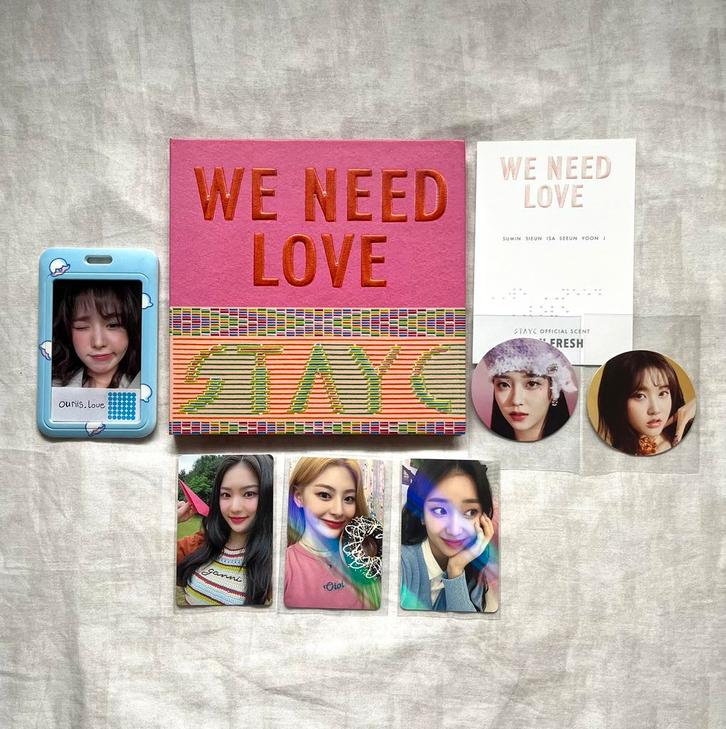 Kpop Stayc We Need Love (Love ver.), Verzamelen, Muziek, Artiesten en Beroemdheden, Zo goed als nieuw, Cd of Plaat, Verzenden