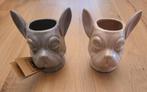Nieuw! Dijk, 2x bloempotje, hond, grijs, taupe, Tuin en Terras, Bloempotten, Rond, Ophalen of Verzenden, Aardewerk, Binnen