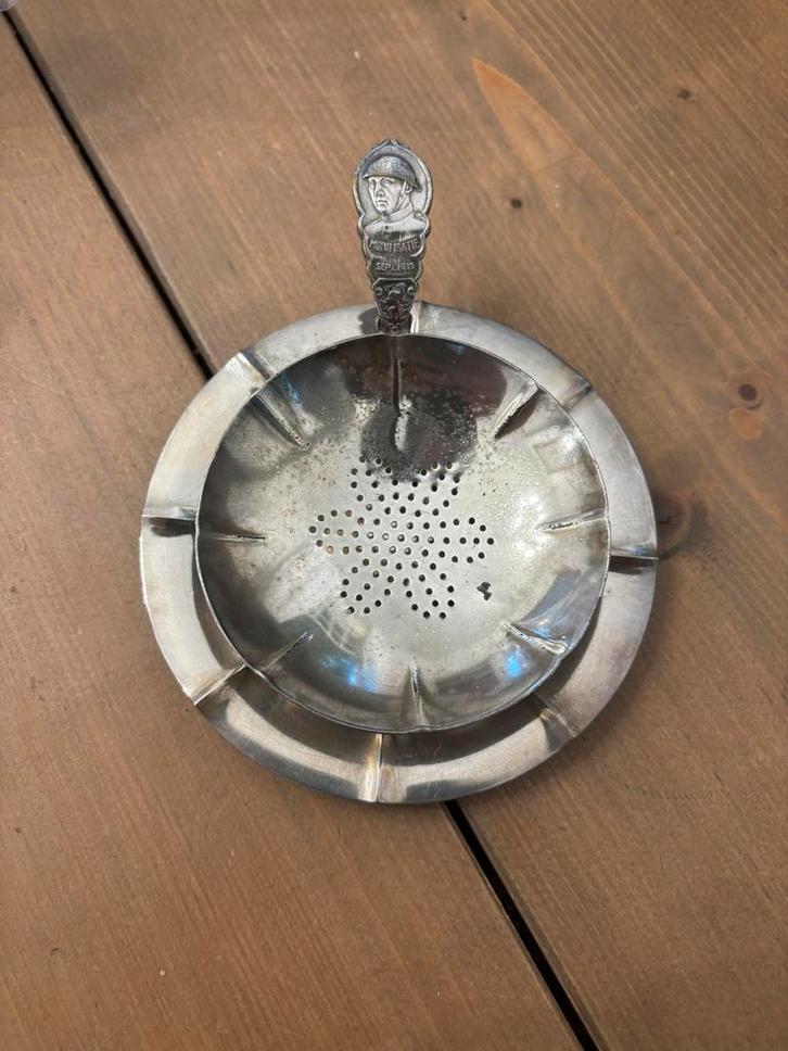 Theezeefje Mobilisatie sept 1939 serie gehelmde soldaat, Verzamelen, Militaria | Tweede Wereldoorlog, Nederland, Ophalen of Verzenden