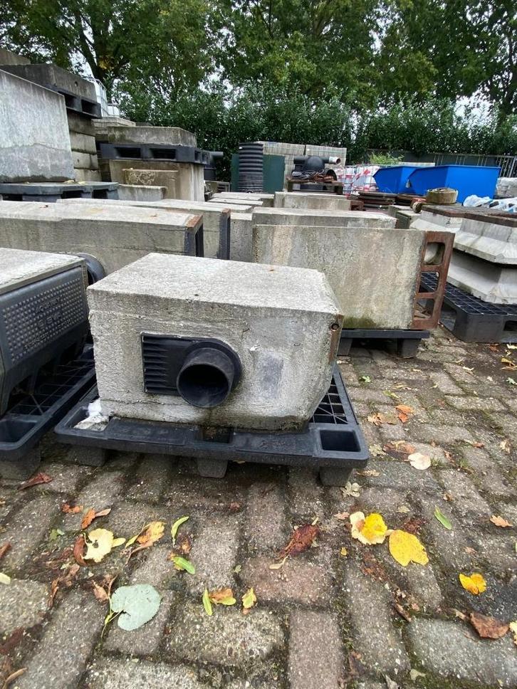 Zo goed als nieuwe Straat-/Trottoirkolken Beton, Doe-het-zelf en Verbouw, Buizen en Afvoer, Zo goed als nieuw, Afvoer, Overige materialen