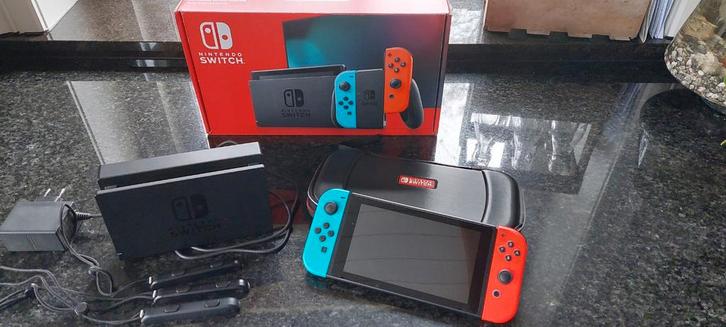 Nintendo Switch, Spelcomputers en Games, Spelcomputers | Nintendo Switch, Zo goed als nieuw, Switch Original, Met 2 controllers