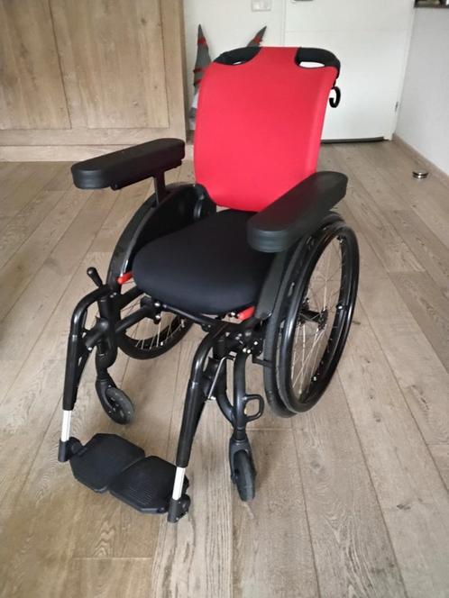 O4 Rolstoel met staop functie , zitting is 40x40 ., Diversen, Rolstoelen, Nieuw, Duwrolstoel, Ophalen of Verzenden