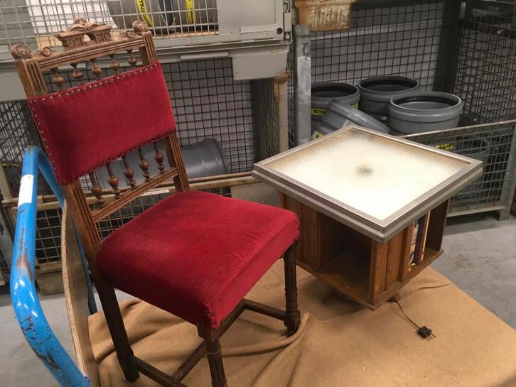 Boeken Carrousel, Stoel & Verlichting - Sfeervolle Set, Antiek en Kunst, Antiek | Meubels | Stoelen en Banken, Ophalen of Verzenden