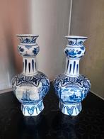 2 Delfts Blaauw knobbelvazen, Ophalen of Verzenden