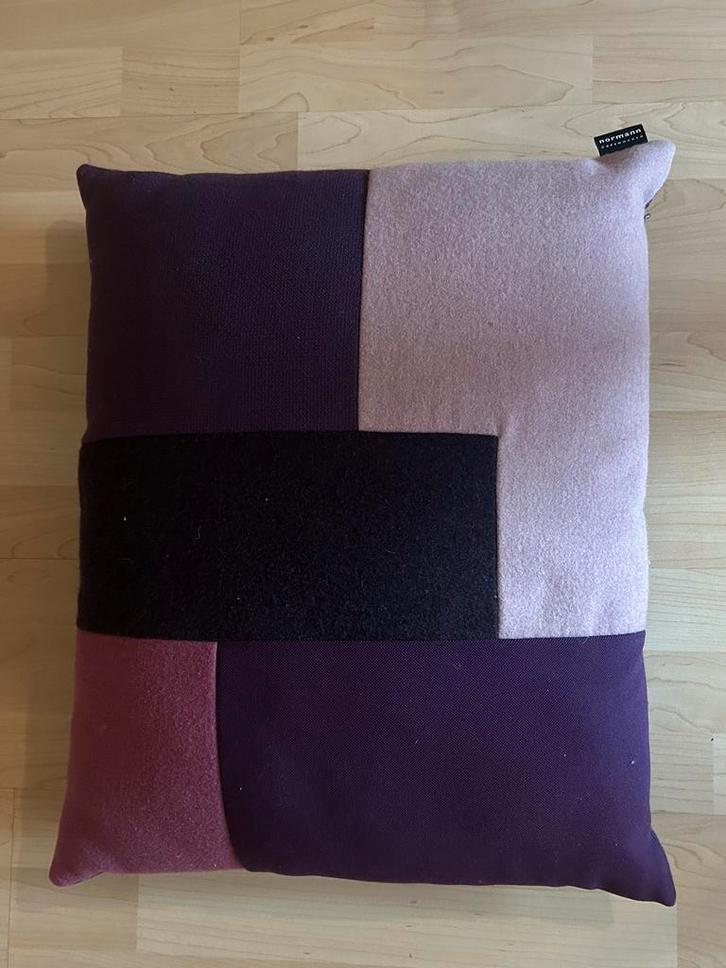 Normann Copenhagen Kussen, Huis en Inrichting, Woonaccessoires | Kussens, Zo goed als nieuw, Paars, Vierkant, Ophalen of Verzenden