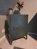 2x Stoer locker nachtkastje, Ophalen, Zo goed als nieuw, Industrieel