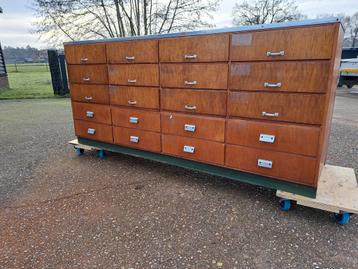 Toonbank vitrine beschikbaar voor biedingen