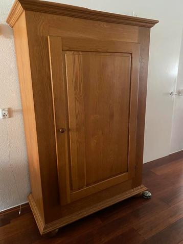 Eiken kast