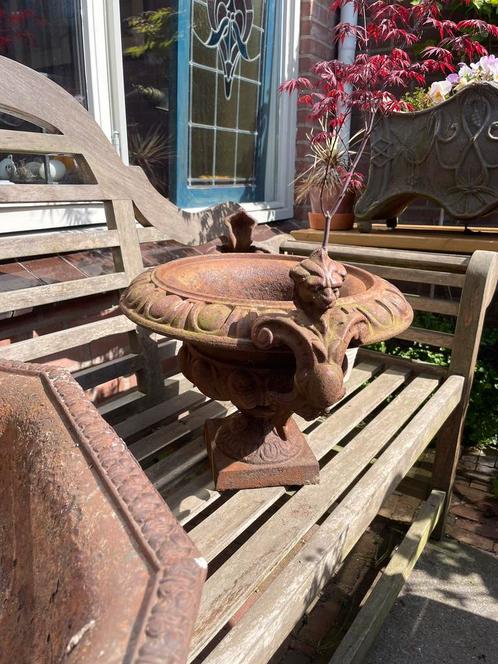 Gietijzeren jardiniere tuinvaas met draakjes, Tuin en Terras, Tuinvazen, Zo goed als nieuw, Ophalen