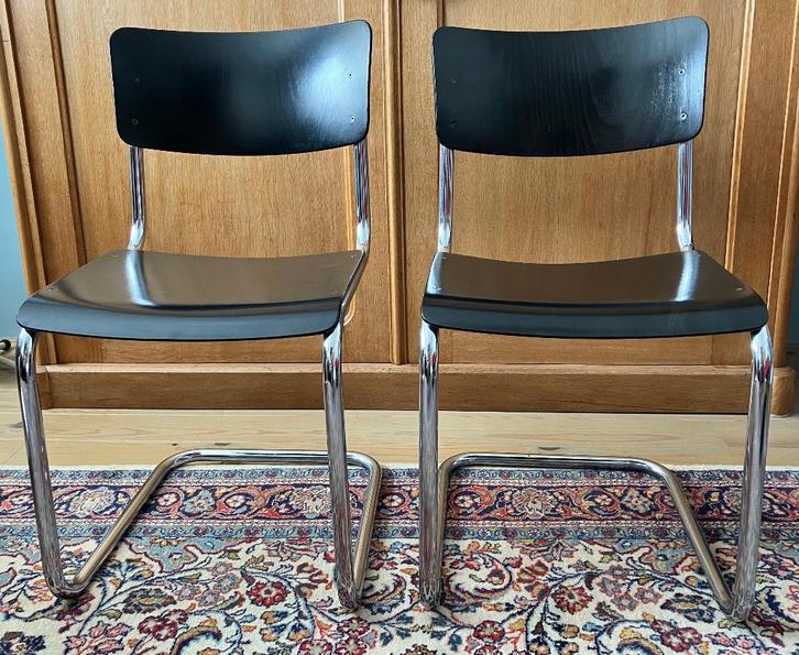 THONET Sledestoel S 43 van Mart Stam, houten zitting 2 stuks, Huis en Inrichting, Stoelen, Gebruikt, Twee, Hout, Metaal, Zwart