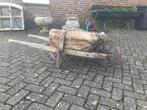 Oude houten kruiwagen, Ophalen