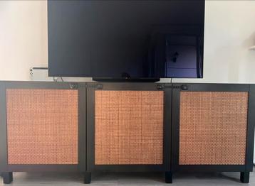 Tv meubel /opberger met deuren (Ikea)