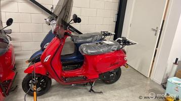 Online Veiling: Marengo scooter ROOD beschikbaar voor biedingen
