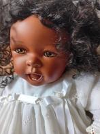 Schattige pop met donkere lokken, Ophalen of Verzenden, Zo goed als nieuw, Babypop