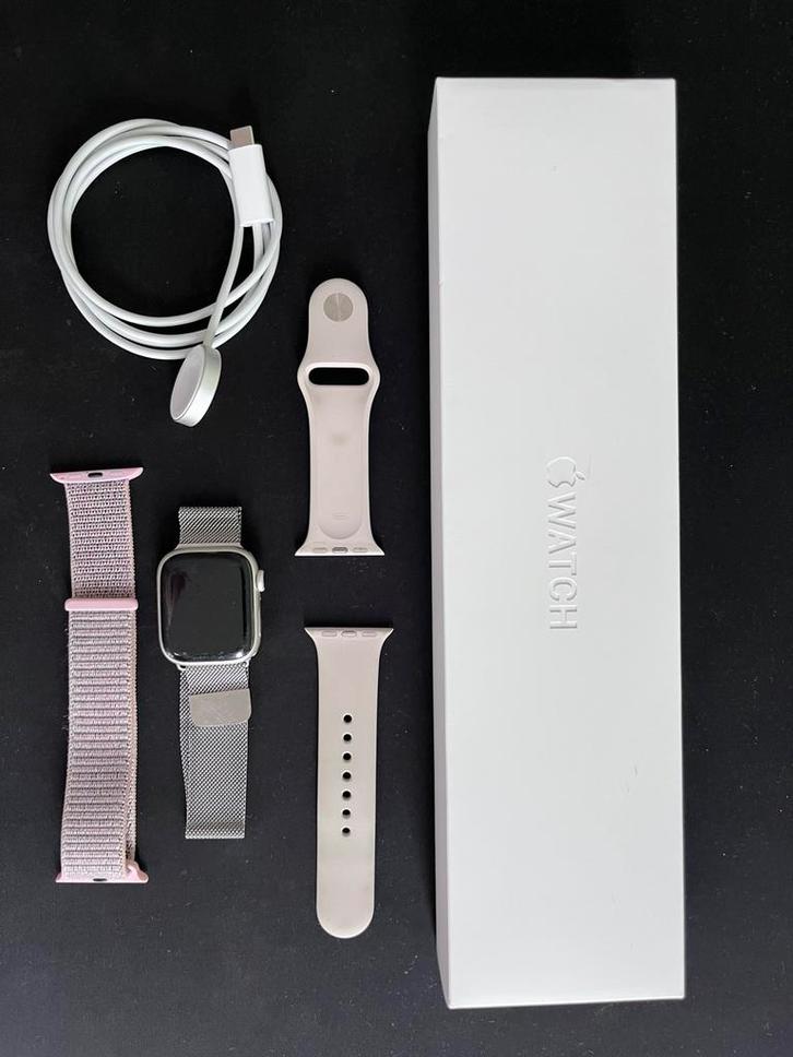 Apple Watch Series 8 - 41mm met 3 bandjes, Sieraden, Tassen en Uiterlijk, Smartwatches, Zo goed als nieuw, iOS, Zilver, Afstand
