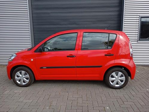 Daihatsu Sirion 1.0 2010 Rood Nwe koppeling!, Auto's, Daihatsu, Te koop, Sirion, Elektrische ramen, Isofix, Radio, Benzine, Euro 4
