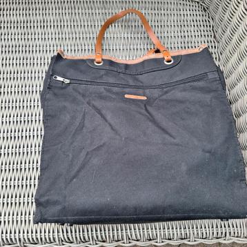 Zwarte Shopper met leren details beschikbaar voor biedingen