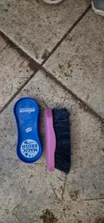 2 paarden borstels, Ophalen of Verzenden, Gebruikt