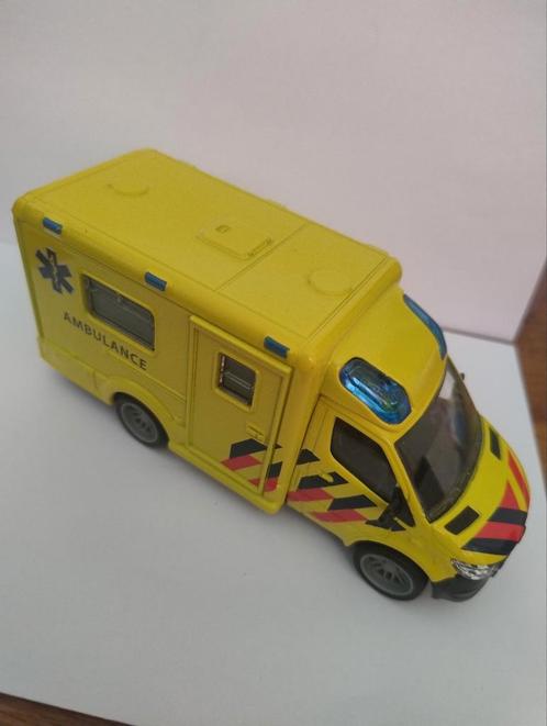 👉 Metalen Ambulance, Hobby en Vrije tijd, Modelauto's | 1:50, Zo goed als nieuw, Auto, Lion Toys, Ophalen of Verzenden