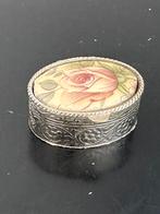 Oud pillendoosje porselein Roos 2.5/3.5 cm, Ophalen of Verzenden, Gebruikt