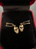 Oorbellen hangende schedel /skull met zwarte zirkonia, Sieraden, Tassen en Uiterlijk, Oorbellen, Met kristal, Hangers, Geel, Ophalen of Verzenden