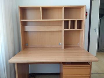 Bureau zie foto's  beschikbaar voor biedingen