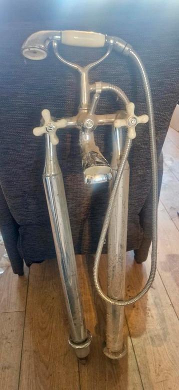 Vrijstaande badmengkraan in klassieke stijl beschikbaar voor biedingen