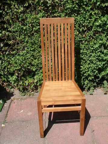 Vier hardhouten stoelen. beschikbaar voor biedingen