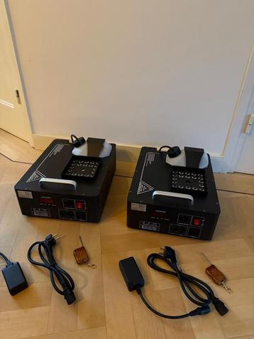 2x verticale rookmachine incl led (nieuw) 1500 w beschikbaar voor biedingen
