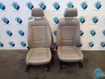 BMW 1 serie E87 5 drs leder voorstoelen  met stoelverwarming beschikbaar voor biedingen