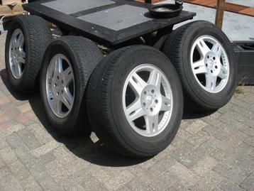 G-Klasse  velgen met banden 18 inch. beschikbaar voor biedingen