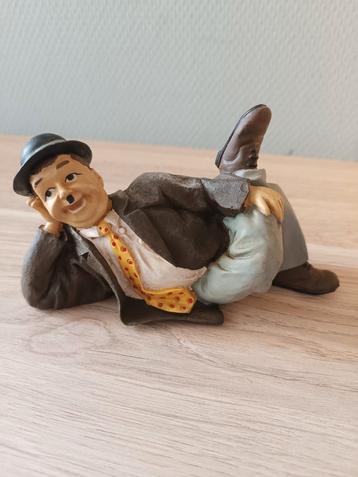 Laurel en hardy beeldjes, Hardy liggend beschikbaar voor biedingen