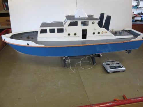 modelboot radiografische besturing ,compleet met 2 motoren, Hobby en Vrije tijd, Modelbouw | Boten en Schepen, Gebruikt, 1:32 tot 1:50