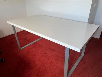 Hoogglans witte eettafel of bureau 