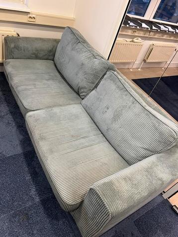 Te koop: Lichtgroene ribfluwelen 3-zits bank – stijlvol
