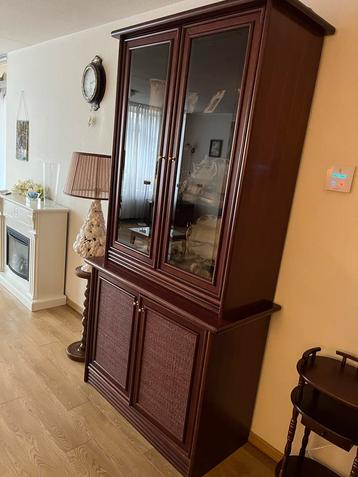 Kersenhouten Vitrinekast - Chique Uitstraling beschikbaar voor biedingen