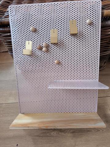 Memobord, magneten en hangers  beschikbaar voor biedingen