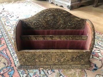 Vintage houten brievenhouder beschikbaar voor biedingen