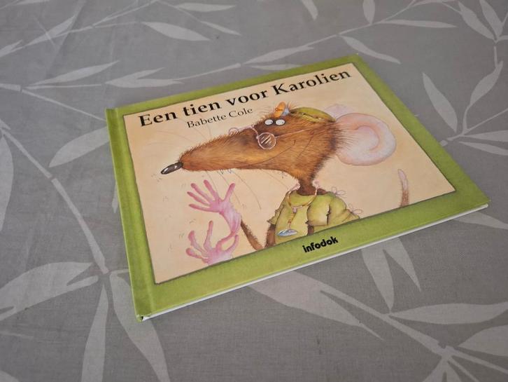 EEN TIEN VOOR KAROLIEN - Babette Cole, Boeken, Kinderboeken | Kleuters, Zo goed als nieuw, Fictie algemeen, Jongen of Meisje, Ophalen of Verzenden