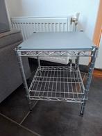 BIJNA GRATIS  Een krukje, 4 bakjes en een wit bureau, Ophalen, Gebruikt