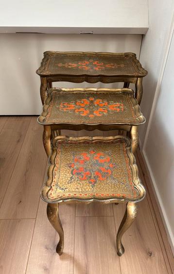 Vintage Florentijns bijzettafeltjes 3 st.houtlook beschikbaar voor biedingen