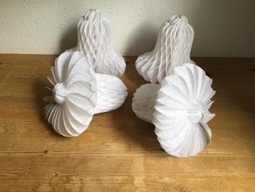 Set van 4 vintage papieren kerstklokken. wit. beschikbaar voor biedingen