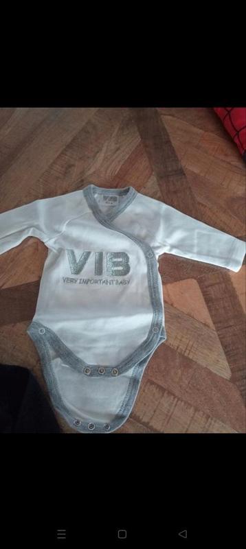 Baby kleding beschikbaar voor biedingen